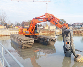Used BELL / DOOSAN Amphibious Excavator - 2015