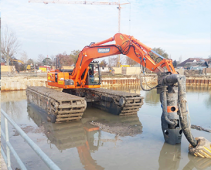 BELL / DOOSAN Amphibious Excavator - 2015